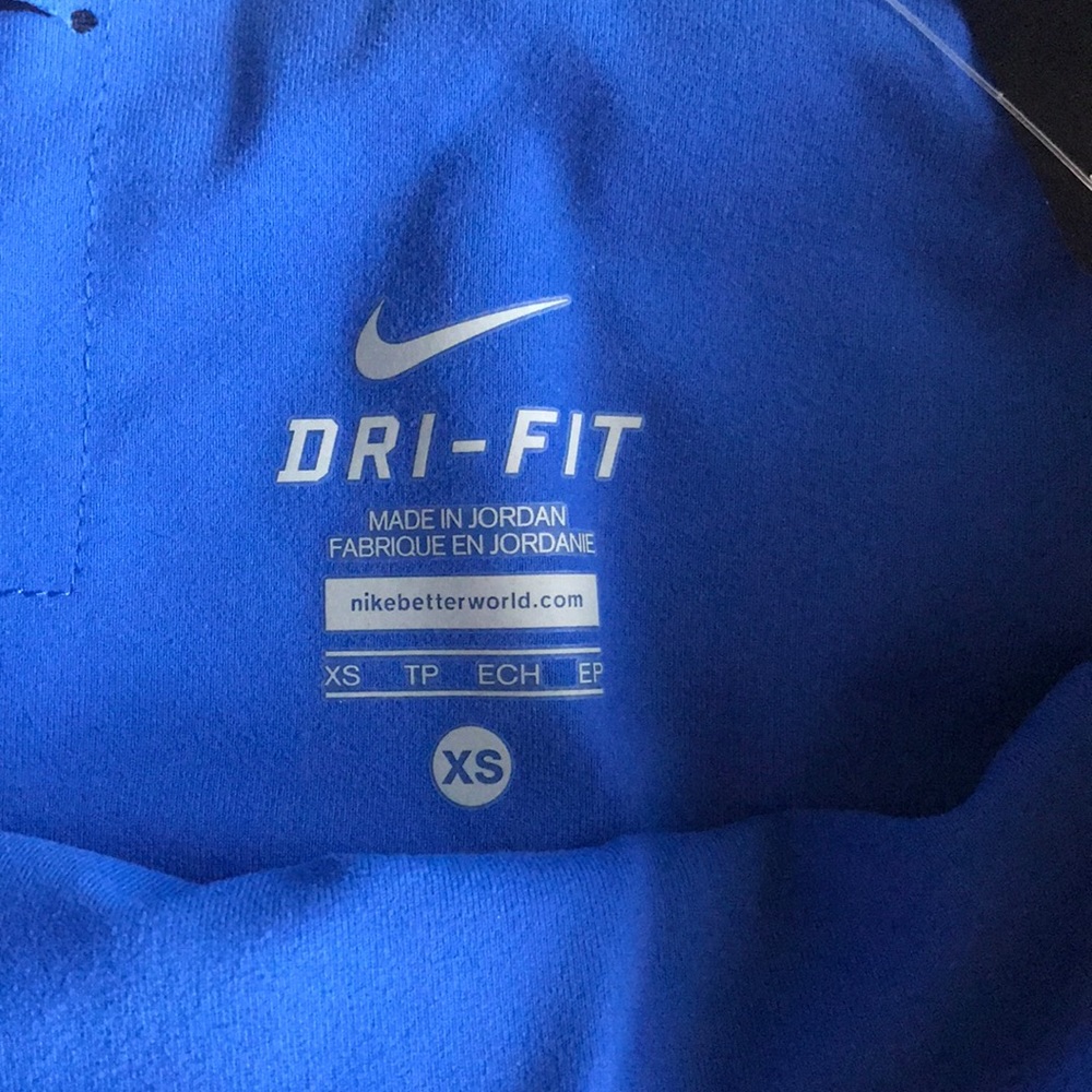 Nike - Picture 3 of 5